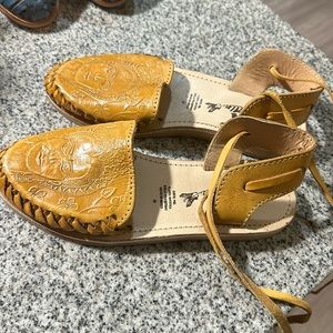MUSTARD WOMEN SHOES SIZE 7